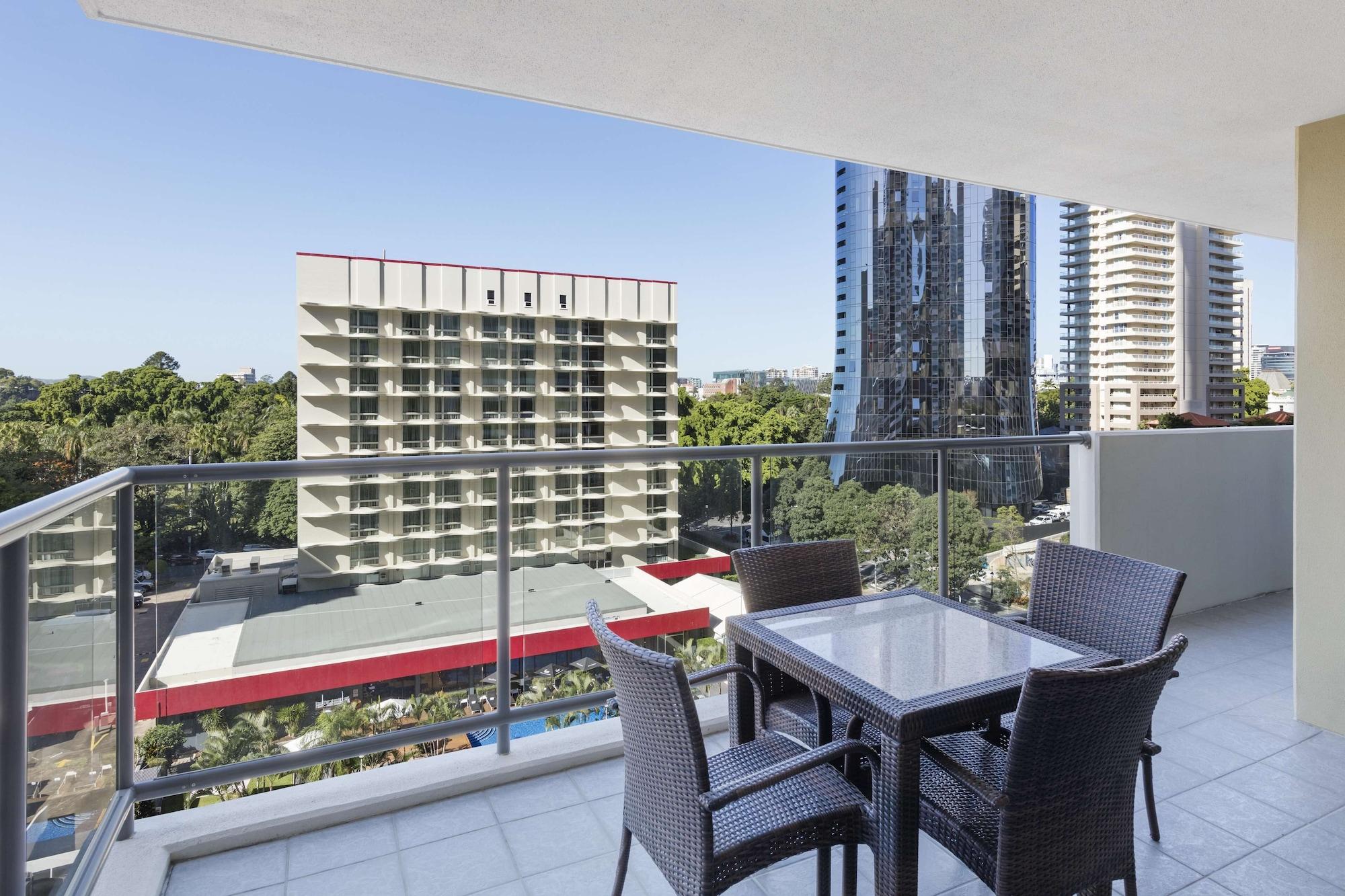 Oaks Brisbane On Margaret Suites Екстериор снимка